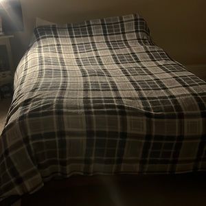 Fuzzy plaid blanket (large)